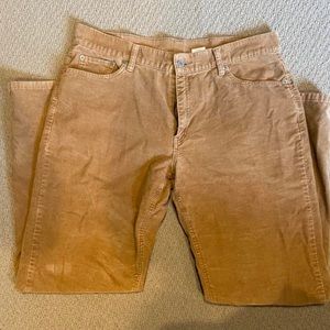 Low-rise/Mid-rise Levi flare jeans